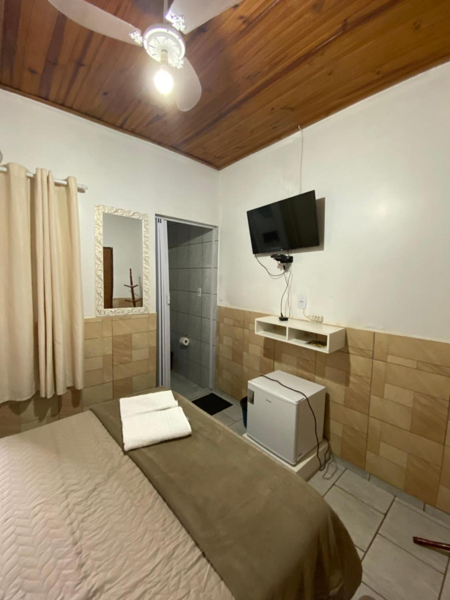 Pousada Recanto Da Vila ปิเรนนอโปลิส ภายนอก รูปภาพ